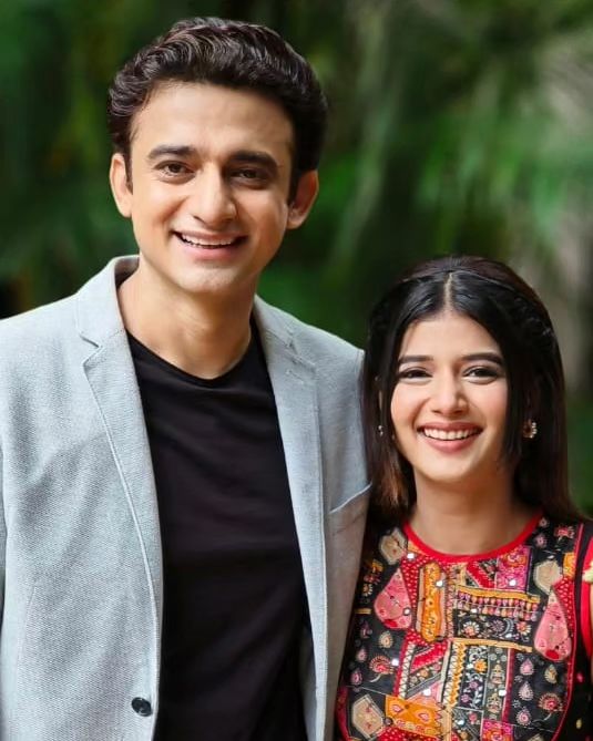 Yeh Rishta Kya Kehlata Hai: Samridhii Shukla Poses With Romiit Raaj, Fans Call Them 'Best Bhabhi-Devar' 909761