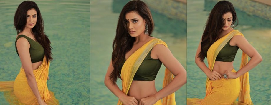 5 Shweta Tiwari's Go-to Saree Blouse Designs To Elevate Your Ethnicity 913182