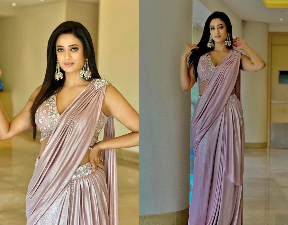 5 Shweta Tiwari's Go-to Saree Blouse Designs To Elevate Your Ethnicity 913184
