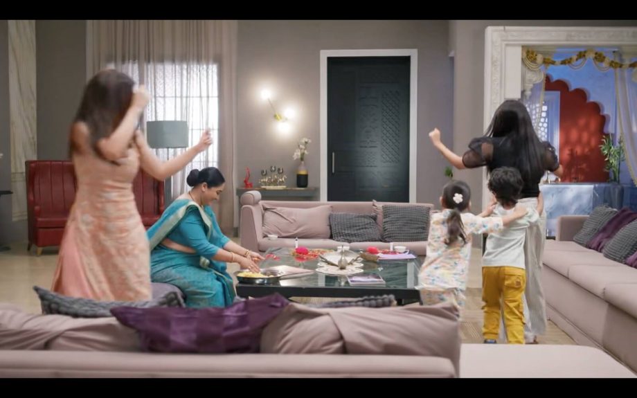 Anupamaa Written Update 18 August: Manish Goenka Gives A Canteen Contract To Anupama 913840