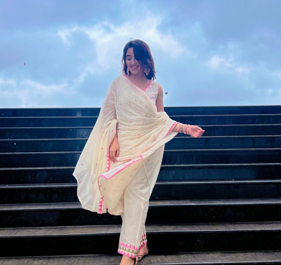 Ashnoor Kaur, Avneet Kaur, and Anushka Sen's White Traditional Outfits Inspired by Independence Day 911959