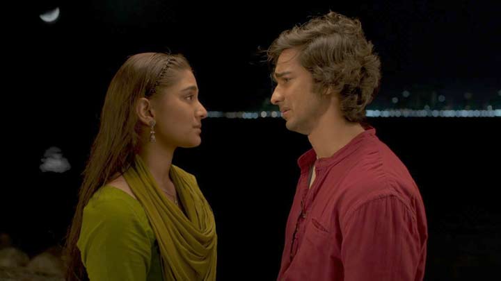 'Auron Mein Kahan Dum Tha' Review: An Ode To Old-School Romance That Works in Parts 910701