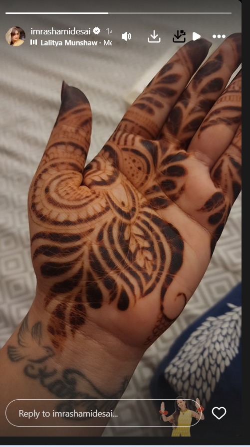 Celebrate Janmashtami With Rashami Desai's Chic And Simple Mehendi Design 915516