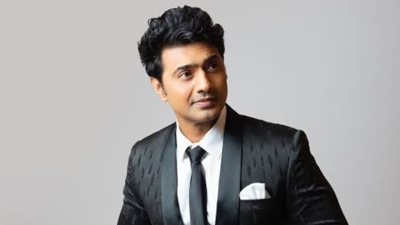 Dev's Family in Crisis: Actor Rushes to Hospital After Returning to Kolkata 914591