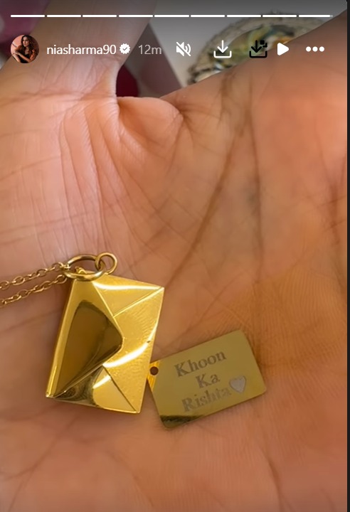 Ek Hazaron Main Meri Behna Hai's Nia Sharma Reunites With Krystal D'Souza, Receives A Special Gift 914415