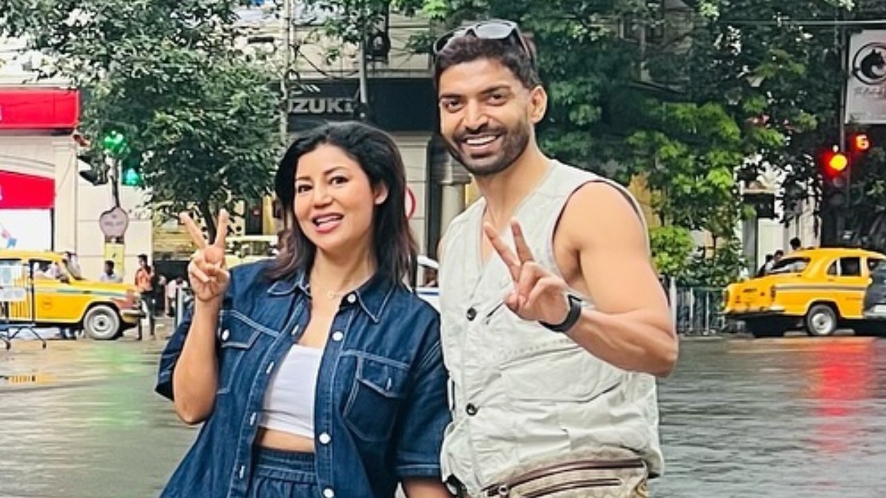 Gurmeet Choudhary Enjoys Kolkata with Wife Debina Bonnerjee Shows Off Bengali Skills 910681
