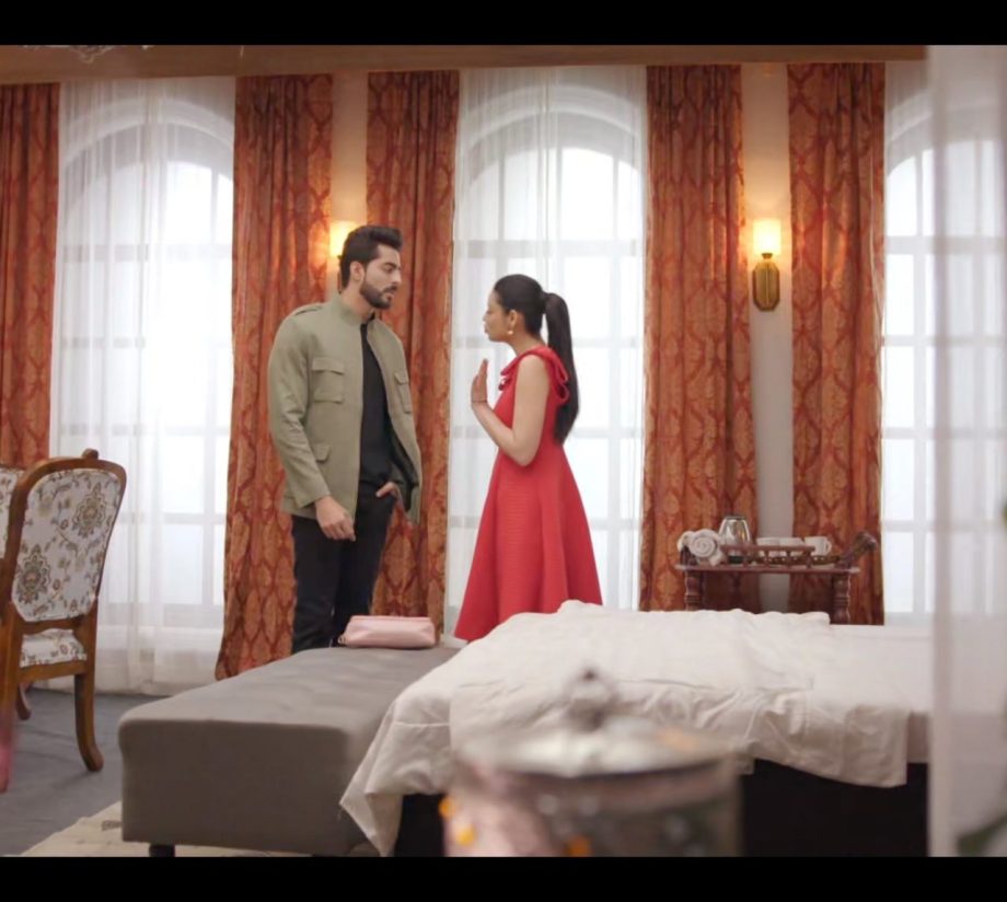 Jhanak Written Update 17th August: Aniruddha's Jealousy Peaks As Aditya Woos Jhanak With Lavish Gift 913674