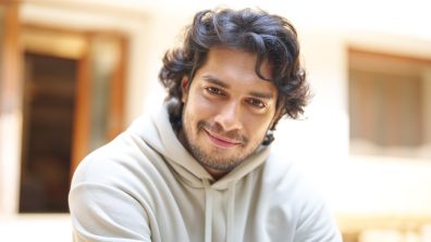 “Junaid perfectly balances film shoots & rehearsals, and that is truly commendable!”, says source about Junaid Khan