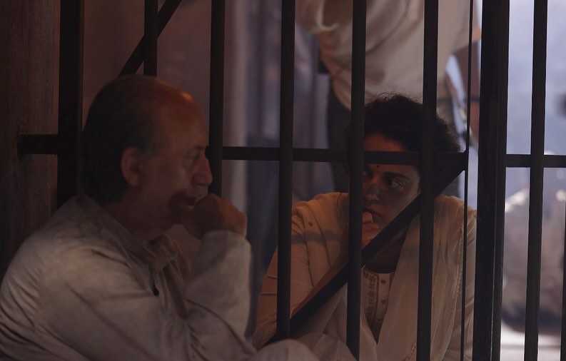 Kangana Ranaut Drops BTS Photos from Emergency Sets; Calls Filmmaking the Ultimate “SURRENDER” 915075