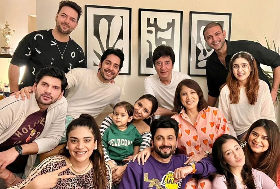 Kundali Bhagya Cast Reunion For A Special Occasion; Netizens Miss Shraddha Arya In The Celebrations 910786