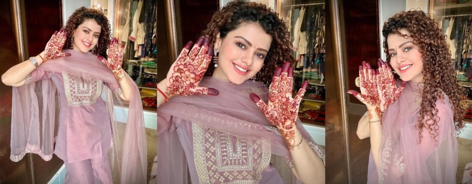 Palak Muchhal's Gets Ready For Teej Celebrations With Beautiful Floral Mehendi 914578