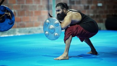 Rishab Shetty in stance – Learning Kalaripayattu for Hombale Films ‘Kantara : Chapter 1’!