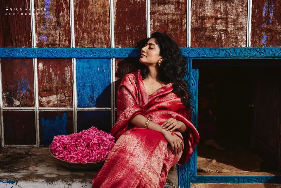 Sai Pallavi's Timeless Elegance: A Throwback to Her Stunning Photoshoot 912263
