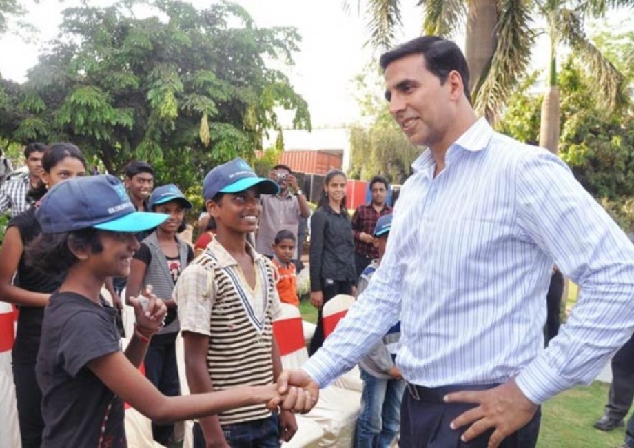 Salman Khan, Jacqueliene Fernandez to Alia Bhatt: Bollywood Actors who are helping the community with their philanthropic work 910533