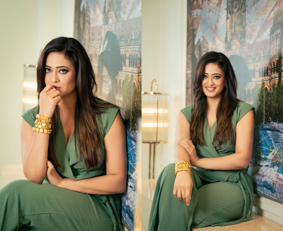 Shweta Tiwari Impresses Her Fans with Her Stunning Look in Green Jumpsuit 914949