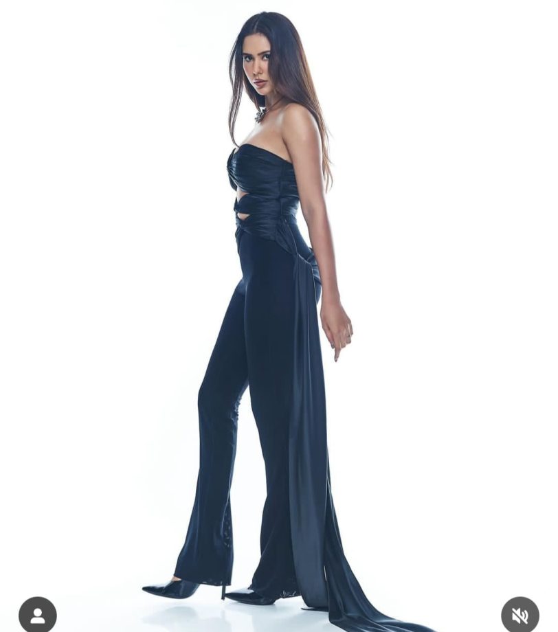Sonam Bajwa exudes boss lady vibes in an all-black attire 911430