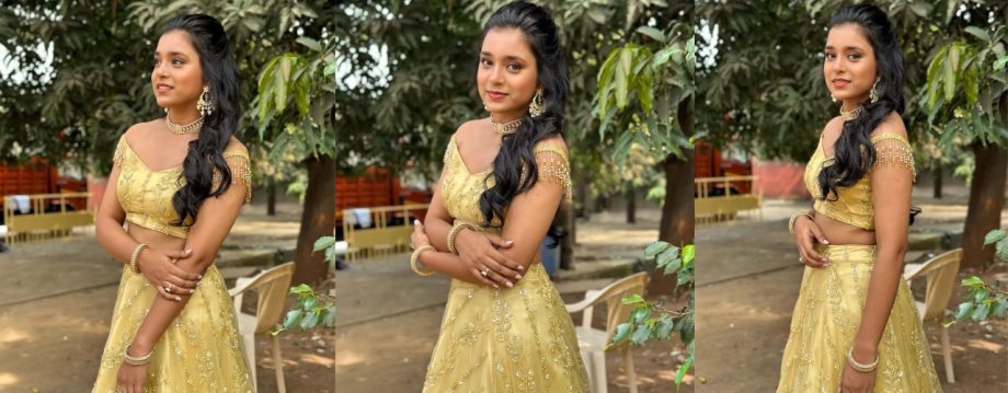 Sumbul Touqeer's Bold Blouse Design Sets New Trends, Take Cues 913401