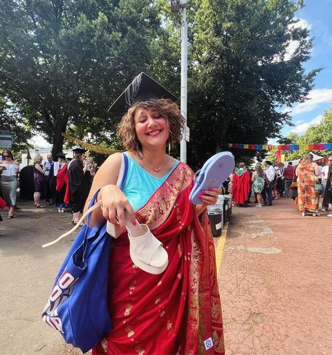 Swastika Mukherjee's Heartwarming Gesture at Daughter's Graduation Ceremony 910908