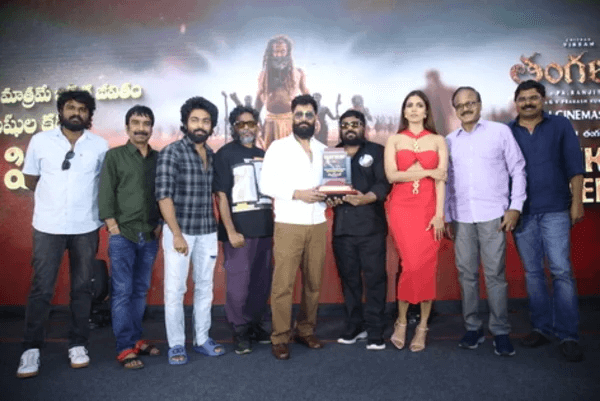 Thangalaan Roars to Success: Chiyaan Vikram Starrer Mints Rs 35.2 Crore Worldwide 914373
