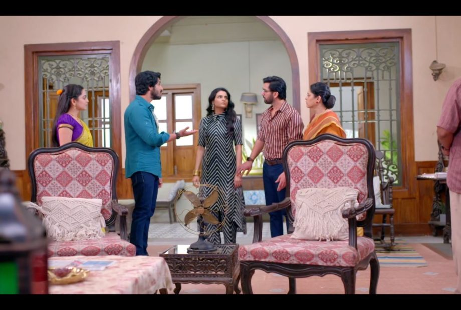 Udne Ki Aasha Written Update 2nd August: Renuka And Tejas Hide The Jobless News From Roshni 910876