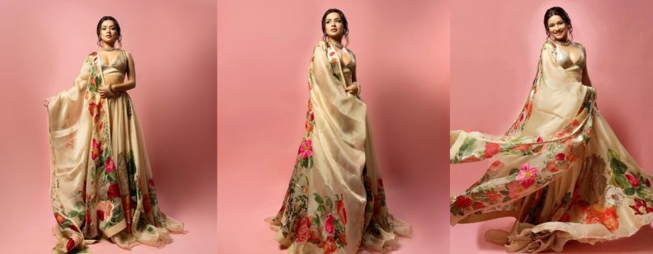 Unleash Glamour With Avneet Kaur's Bold Lehenga Blouse Designs 912453