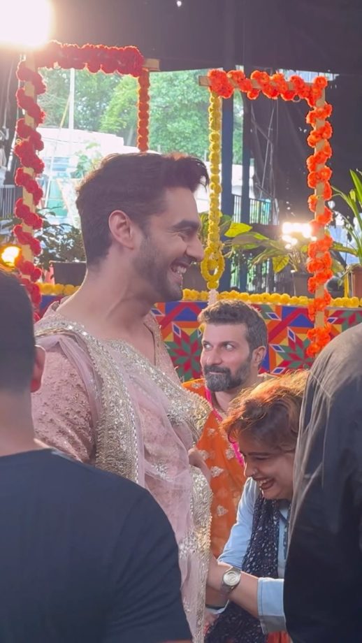 Yeh Rishta Kya Kehlata Hai BTS: Rohit Purohit Poses In A Lehenga, Captures The New 'Girly' Style Of The Poddar Men 910771