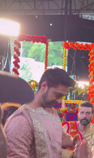 Yeh Rishta Kya Kehlata Hai BTS: Rohit Purohit Poses In A Lehenga, Captures The New 'Girly' Style Of The Poddar Men 910772