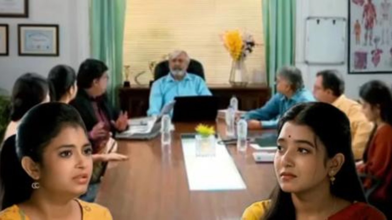 Zee Bangla's MithiJhora: Rai Battles Cancer-Srotoswini Overcome with Emotion as Heroine's Life Hangs in Balance 916114