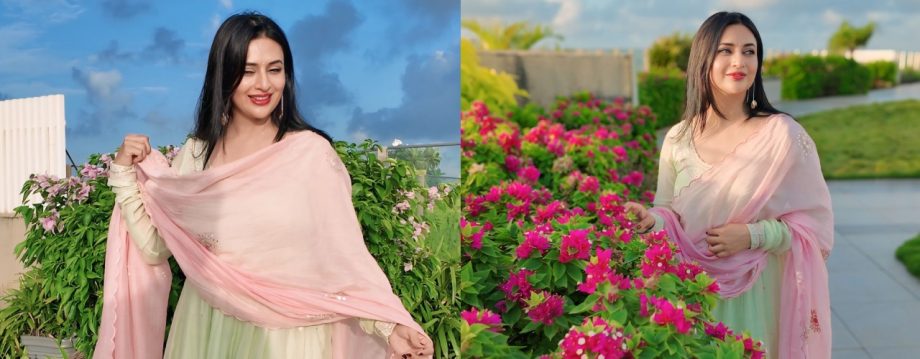 Divyanka Tripathi Dahiya & husband Vivek Dahiya will brighten up your day with these lovely images 919892