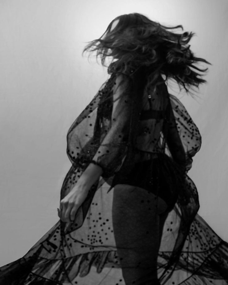 Melting our hearts! Power Couple Ranveer Singh and Deepika Padukone Share Heartwarming Pregnancy Shoot Pictures & we are in awe! 916367