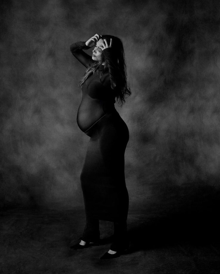 Melting our hearts! Power Couple Ranveer Singh and Deepika Padukone Share Heartwarming Pregnancy Shoot Pictures & we are in awe! 916371