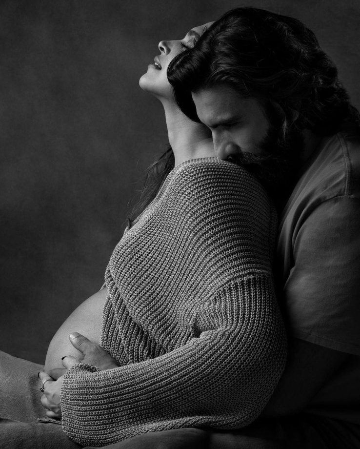 Melting our hearts! Power Couple Ranveer Singh and Deepika Padukone Share Heartwarming Pregnancy Shoot Pictures & we are in awe! 916360