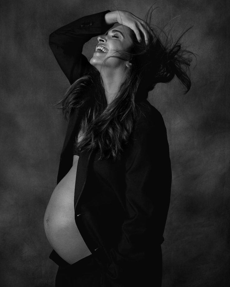 Melting our hearts! Power Couple Ranveer Singh and Deepika Padukone Share Heartwarming Pregnancy Shoot Pictures & we are in awe! 916363