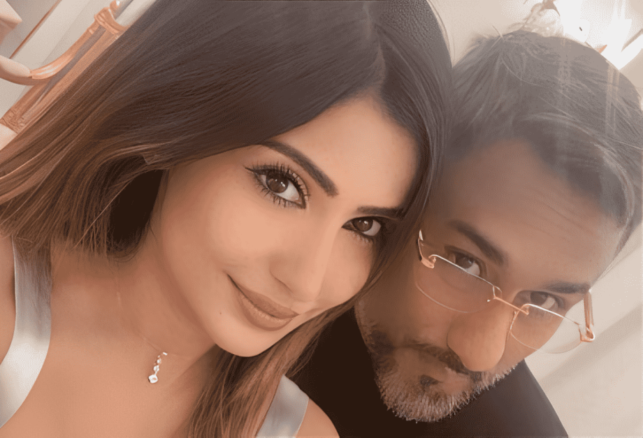 Sana Sultan Khan poses with Yo Yo Honey Singh; a collab on the cards? 919727