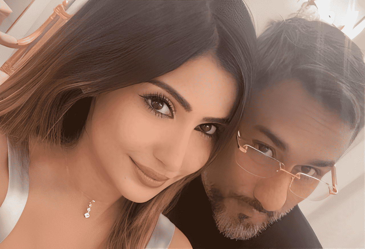 Sana Sultan Khan poses with Yo Yo Honey Singh; a collab on the cards? 919726