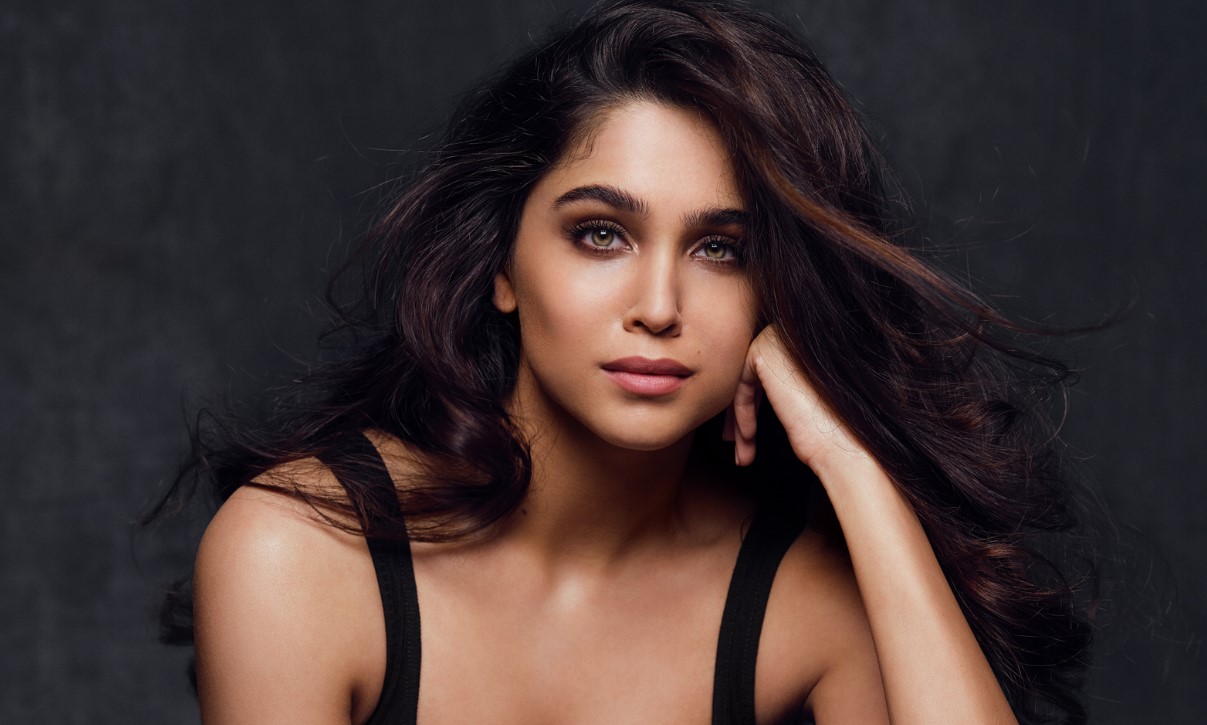 Sharvari - "My first paycheck was of 7,500 rs from assistant directing on 'Pyaar Ka Punchnama 2'" 916306