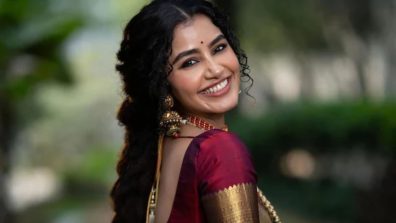 South Indian Beauty: Anupama Parameswaran Stuns in Green Saree and Gold Jewellery
