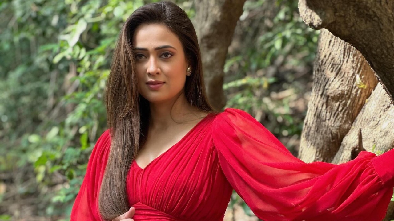 The Red Look That Stole Hearts: Shweta Tiwari’s Beauty Secrets Inside