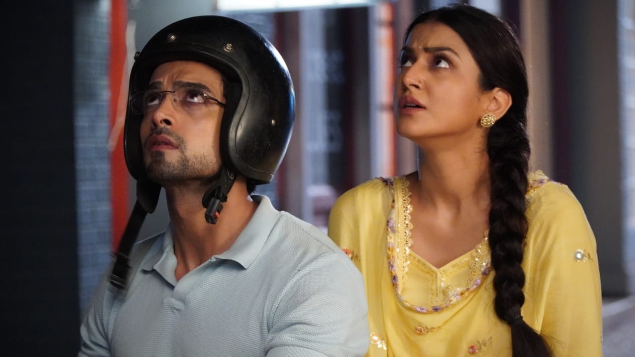 Badall Pe Paon Hai Spoiler: Baani and Rajat finally confess their love, but their happiness doesn't last for long 921239