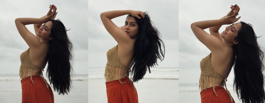 Beach Babes Mouni Roy and Reem Sameer Shaikh Soak Up the Sun in Style 922455