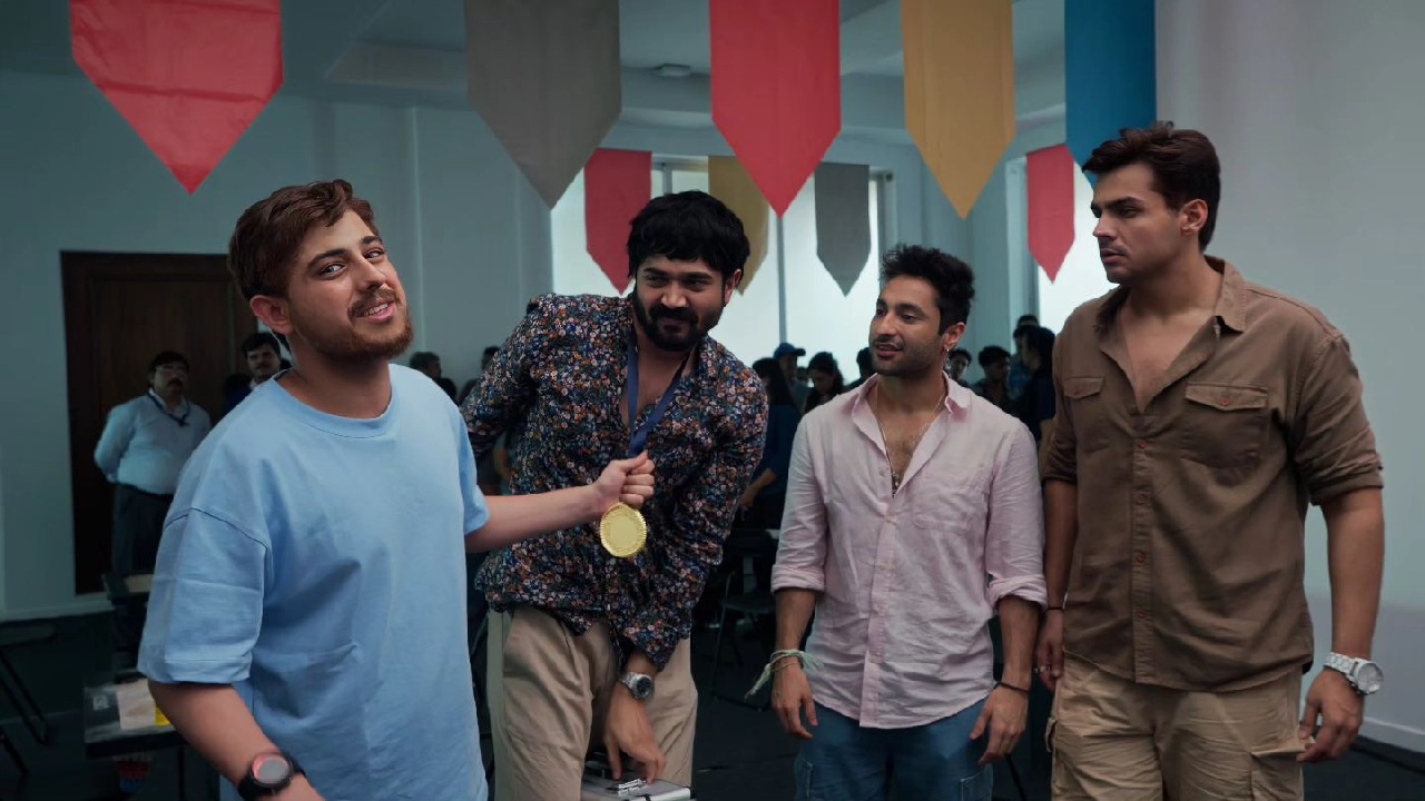 CarryMinati Shares 'Unforgettable Memories' With Ashish Chanchlani, Bhuvan Bam And Others 923637
