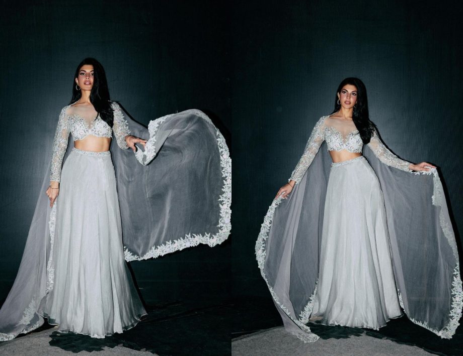 Here's looking at some really alluring attires of Jacqueliene Fernandez for this Diwali season! 923767