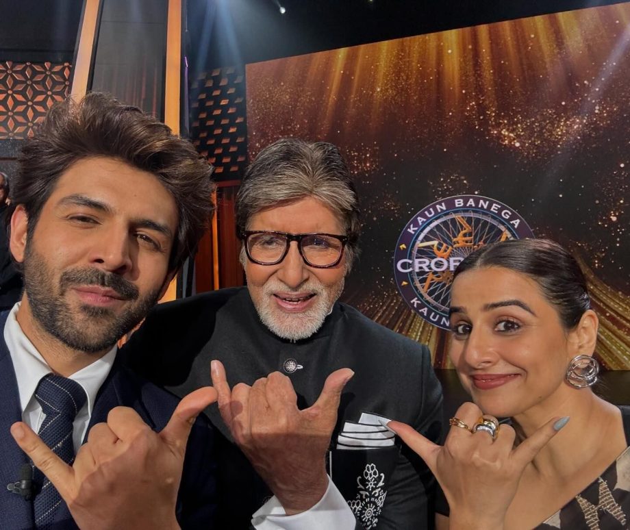Kartik Aaryan and Vidya Balan Pose with Amitabh Bachchan as they Promote 'Bhool Bhulaiyaa 3' 921803