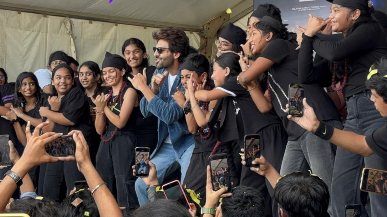 Kartik Aaryan took over Hyderabad on the Bhool Bhulaiyaa 3 title track launch promotional tour! 922628