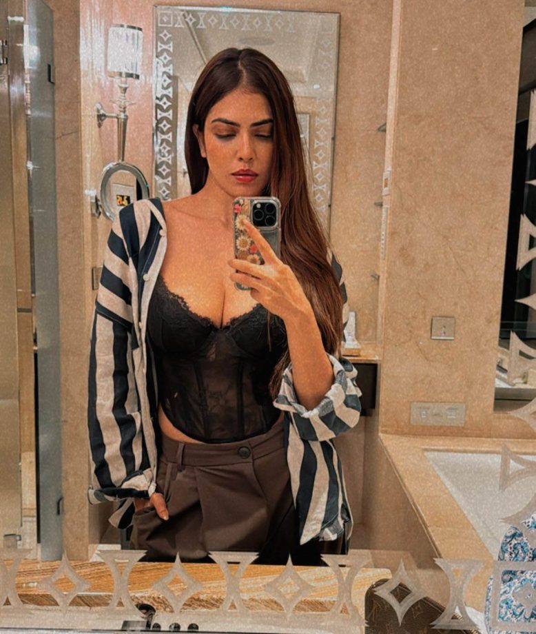 Malavika Mohanan's Lazy Day Diaries: A Peek into Her Cozy Afternoon 923273