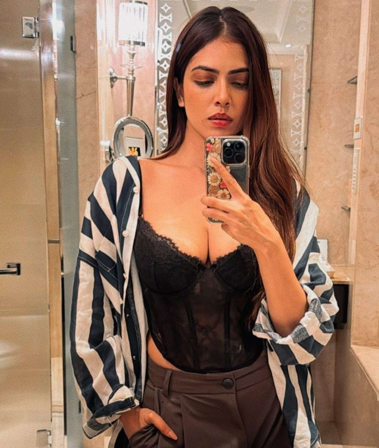 Malavika Mohanan's Lazy Day Diaries: A Peek into Her Cozy Afternoon 923274