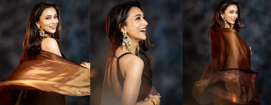 Mimi Chakraborty Stuns in Golden Brown Saree, Exudes Elegance and Glamour 922956