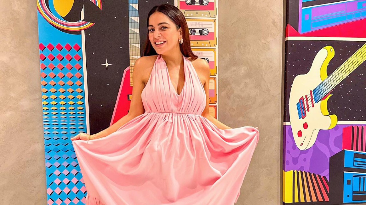 Pregnancy Diaries: Shraddha Arya Glows In Casual Pink Attire; Spends Time With Her Besties 920305
