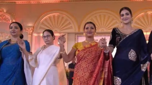 Rituparna Sengupta Dazzles at Kolkata's Durga Puja Carnival with Captivating Dance Performance 921963