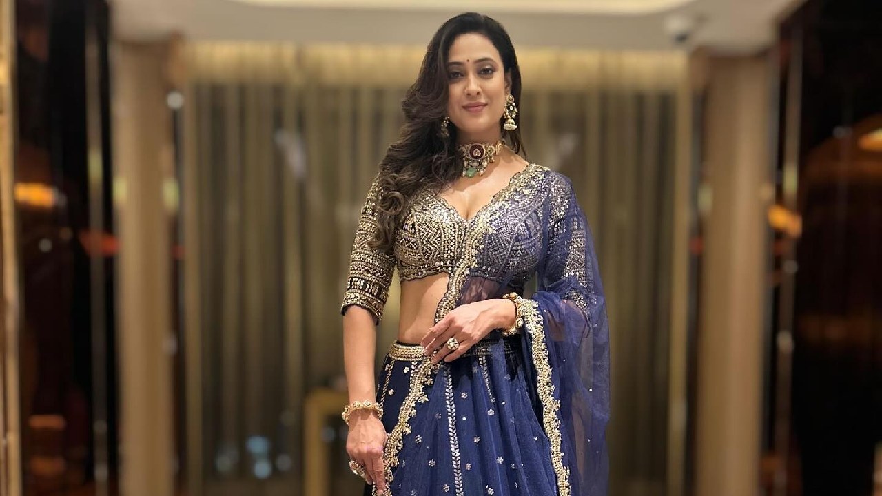 Shweta Tiwari Stuns in Regal Blue Lehenga Proves Age is Just a Number 922812